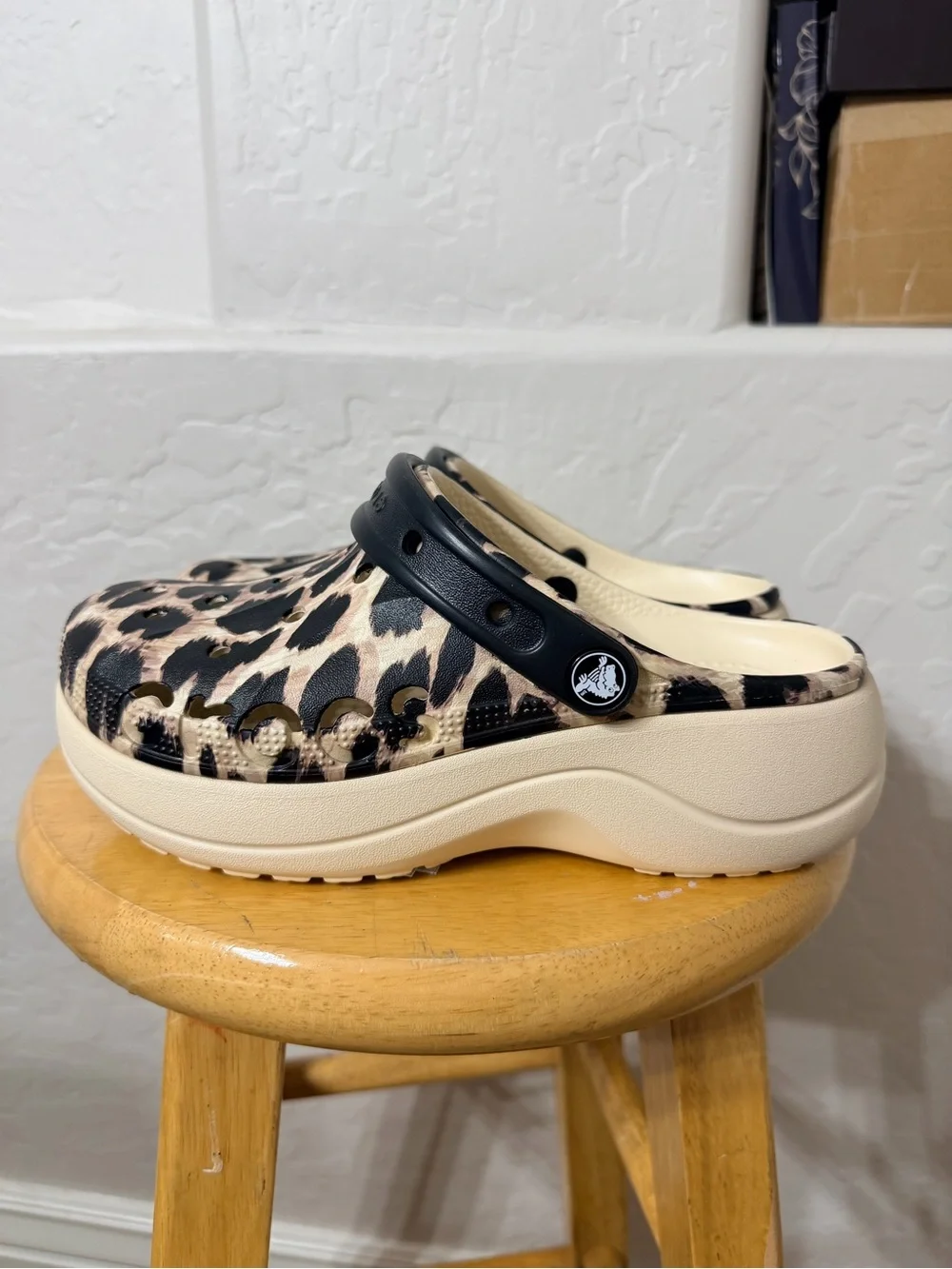 CROCS Women Size US 6 Leopard Print Clogs in Black and Cream size W6